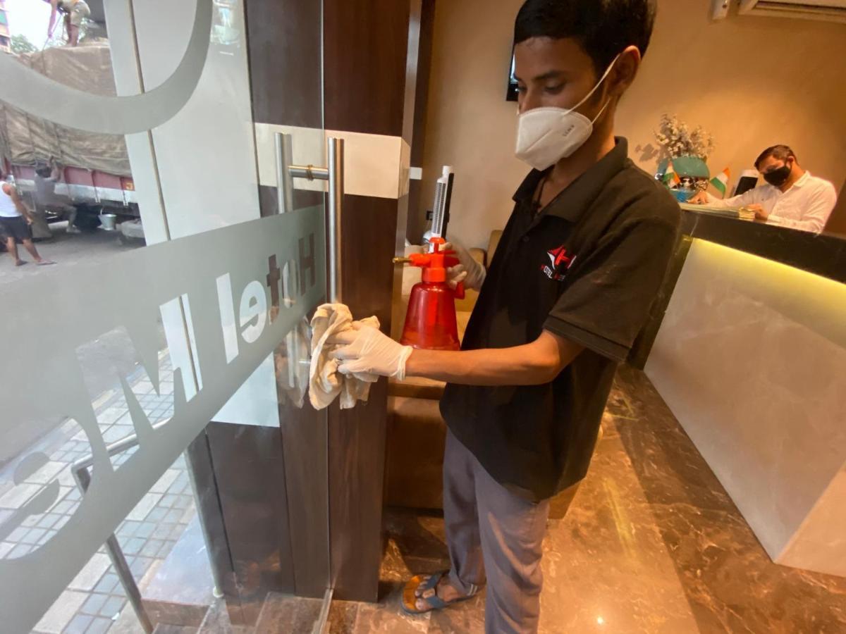 Hotel Meriton Mumbai International Airport T-2 Bagian luar foto