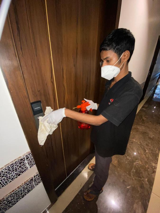 Hotel Meriton Mumbai International Airport T-2 Bagian luar foto