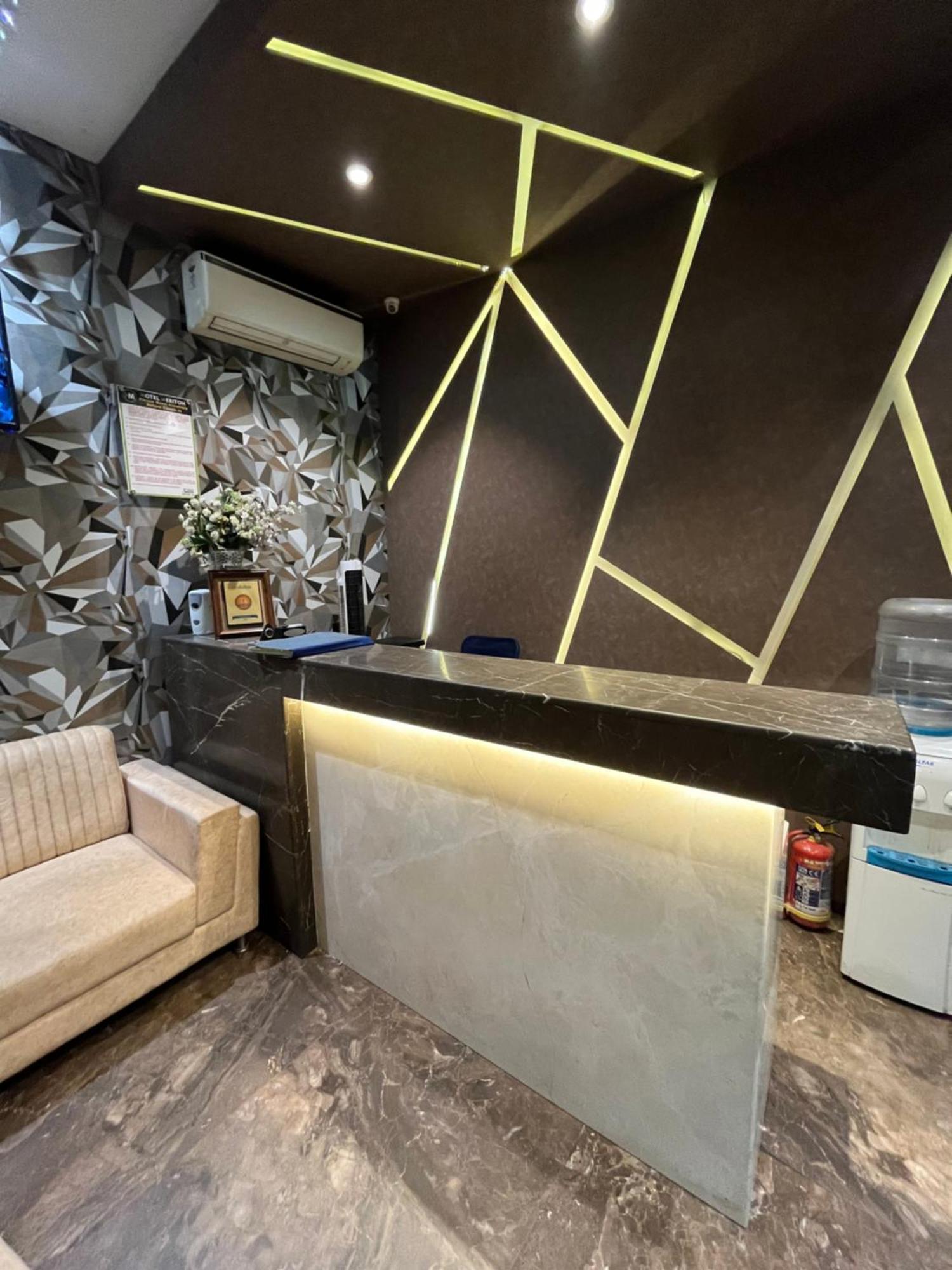 Hotel Meriton Mumbai International Airport T-2 Bagian luar foto