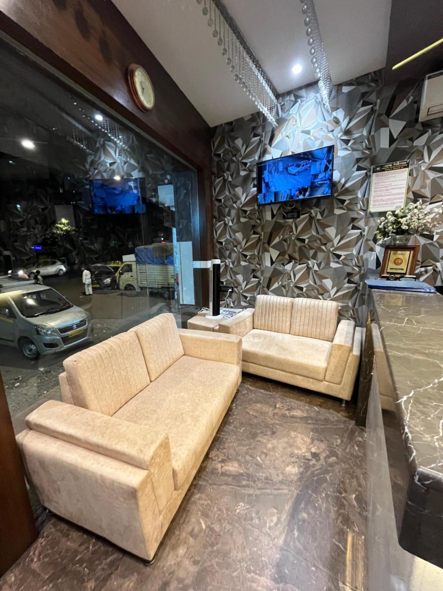 Hotel Meriton Mumbai International Airport T-2 Bagian luar foto