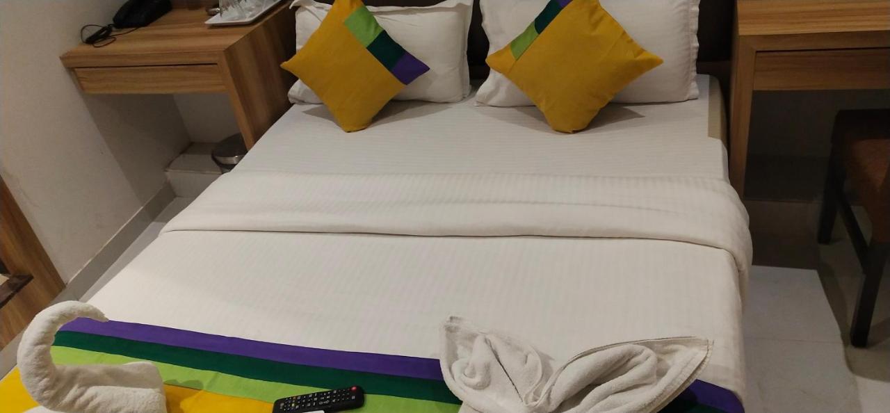 Hotel Meriton Mumbai International Airport T-2 Bagian luar foto