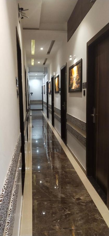 Hotel Meriton Mumbai International Airport T-2 Bagian luar foto