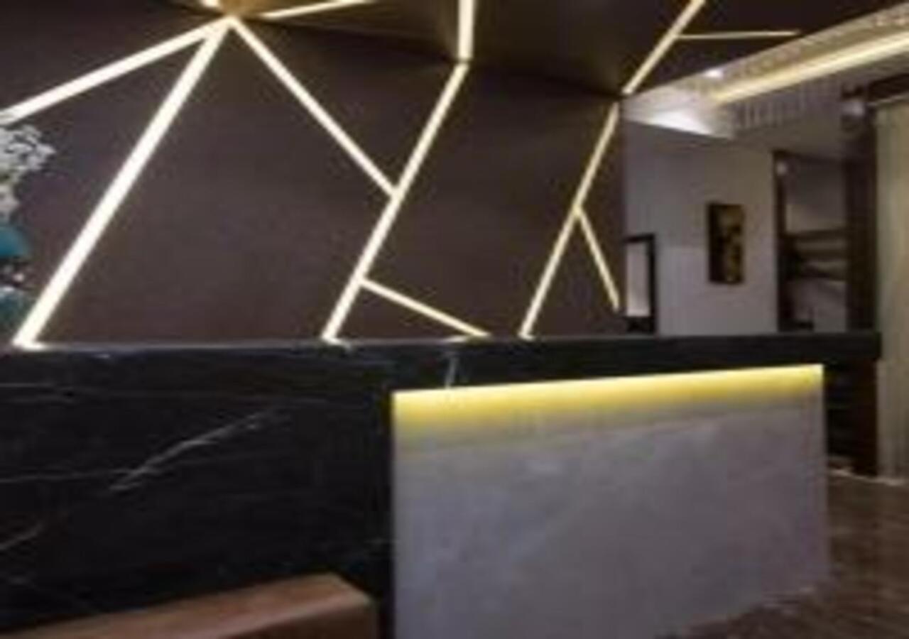 Hotel Meriton Mumbai International Airport T-2 Bagian luar foto