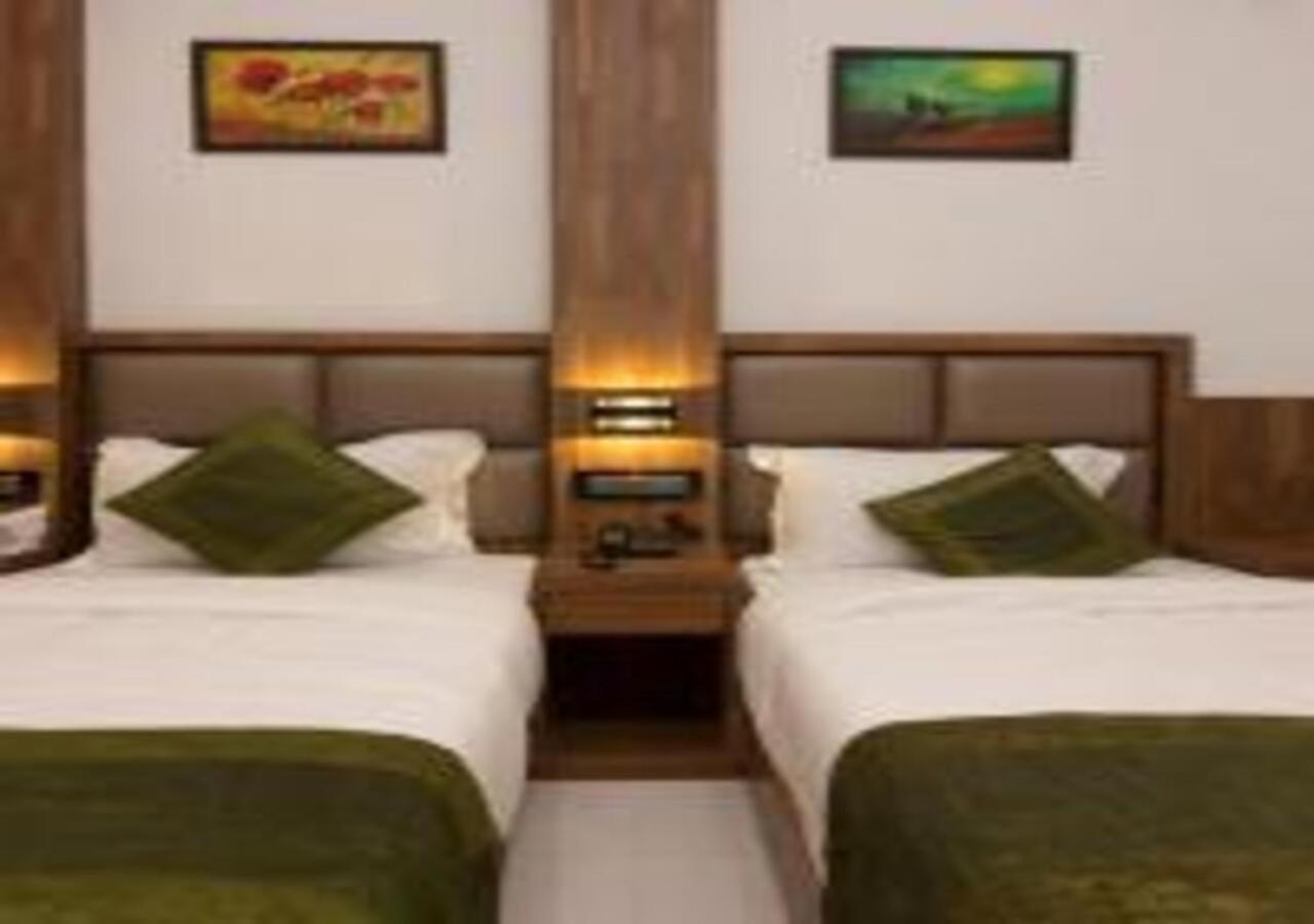 Hotel Meriton Mumbai International Airport T-2 Bagian luar foto