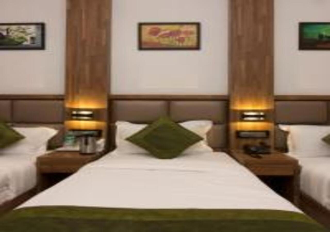 Hotel Meriton Mumbai International Airport T-2 Bagian luar foto
