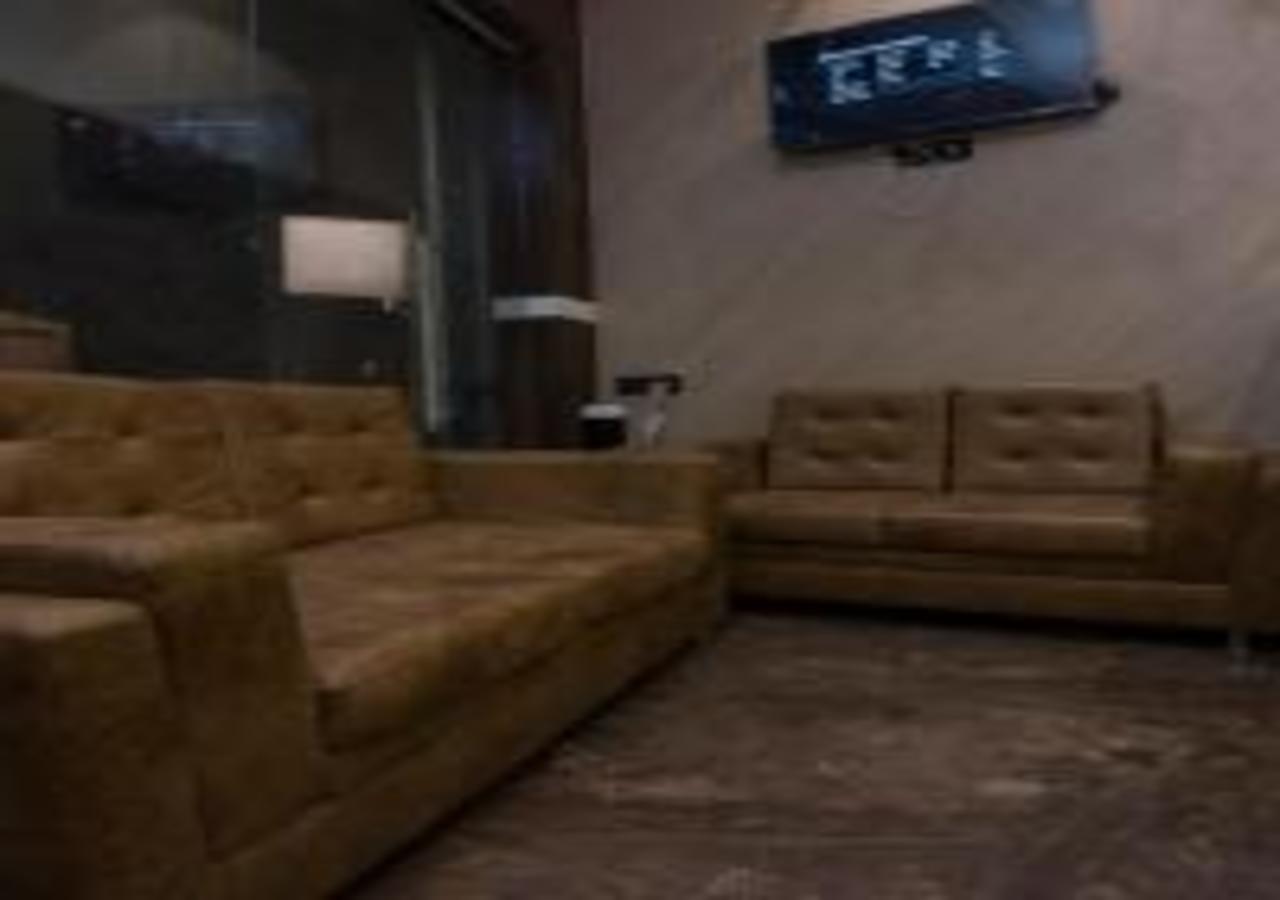 Hotel Meriton Mumbai International Airport T-2 Bagian luar foto