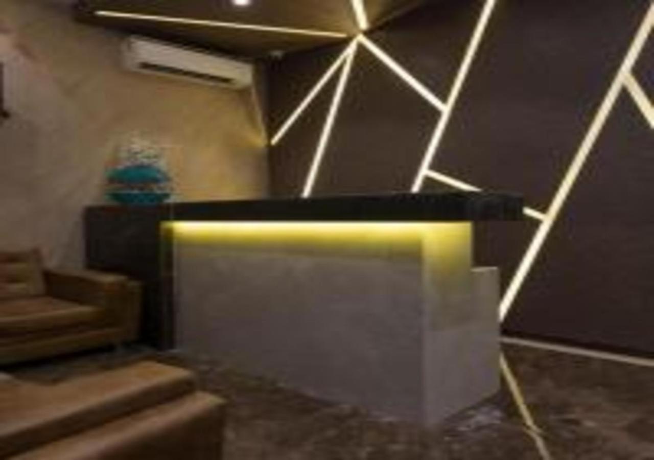 Hotel Meriton Mumbai International Airport T-2 Bagian luar foto