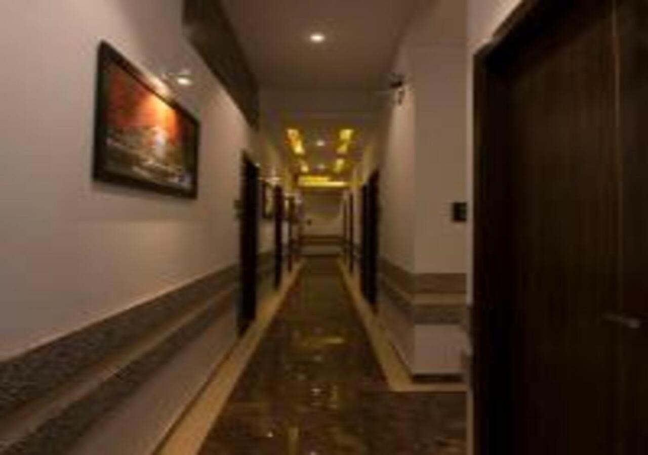 Hotel Meriton Mumbai International Airport T-2 Bagian luar foto