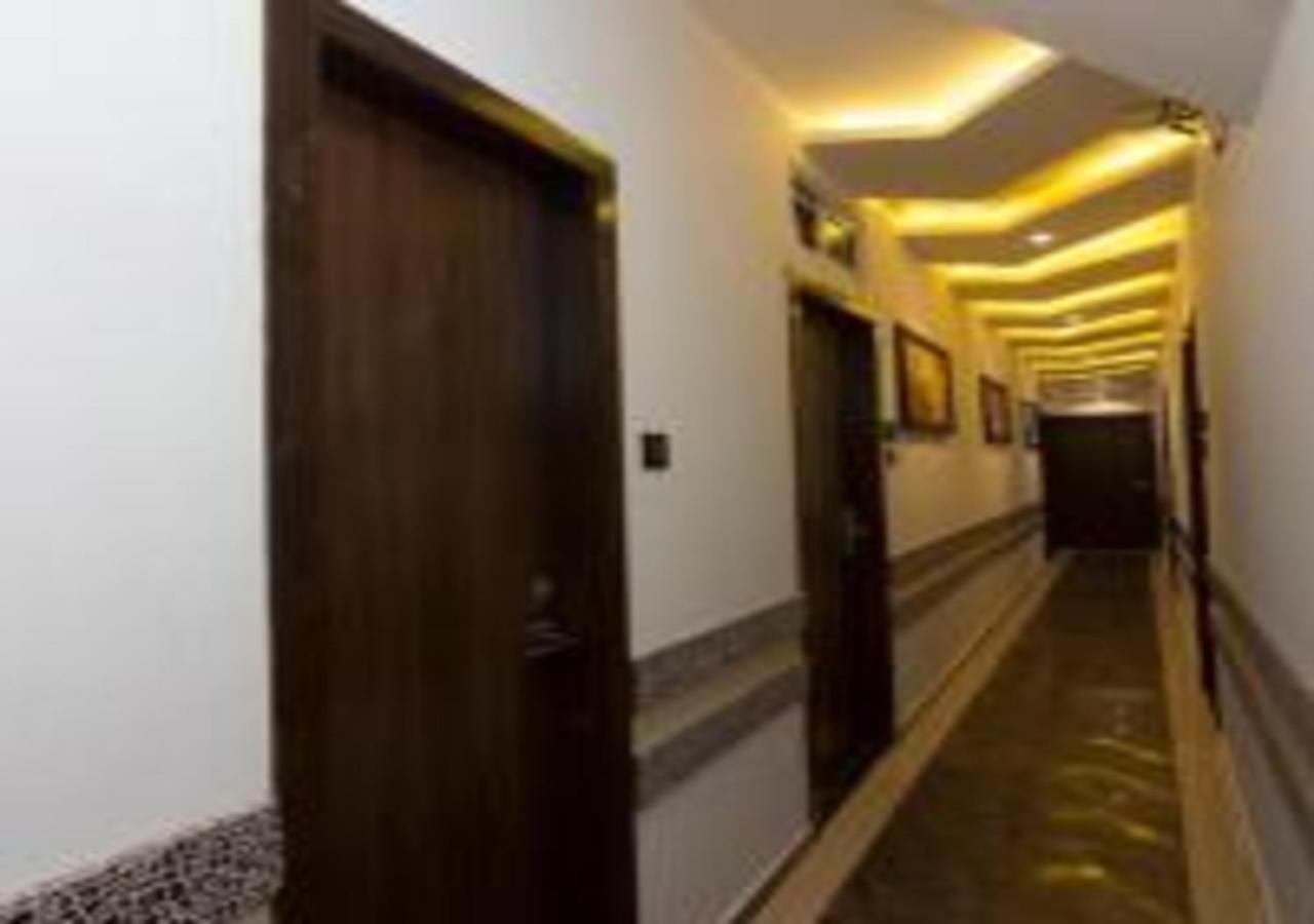 Hotel Meriton Mumbai International Airport T-2 Bagian luar foto