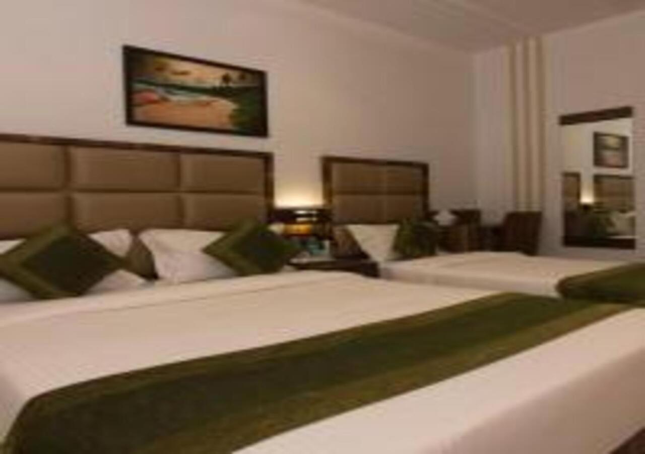 Hotel Meriton Mumbai International Airport T-2 Bagian luar foto