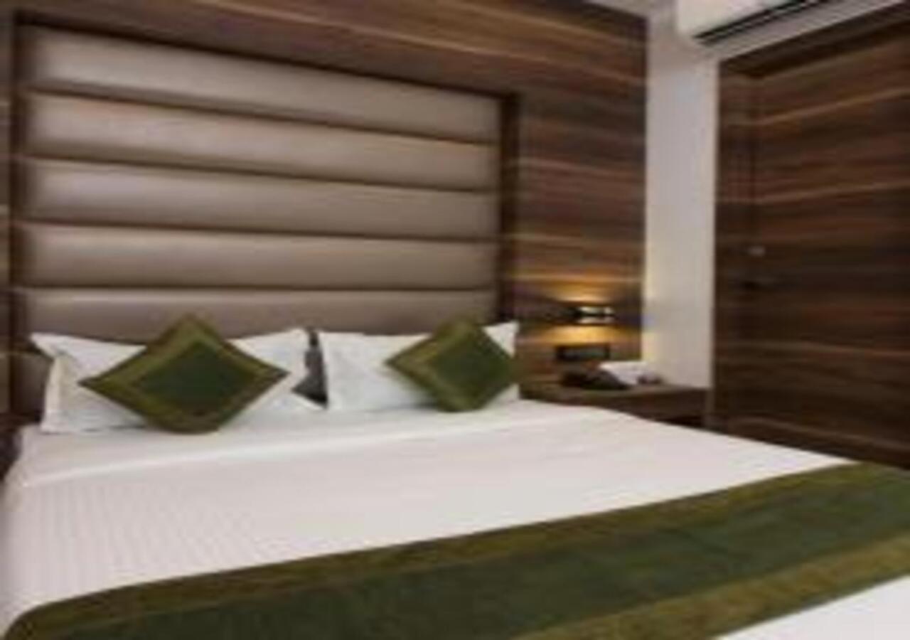Hotel Meriton Mumbai International Airport T-2 Bagian luar foto